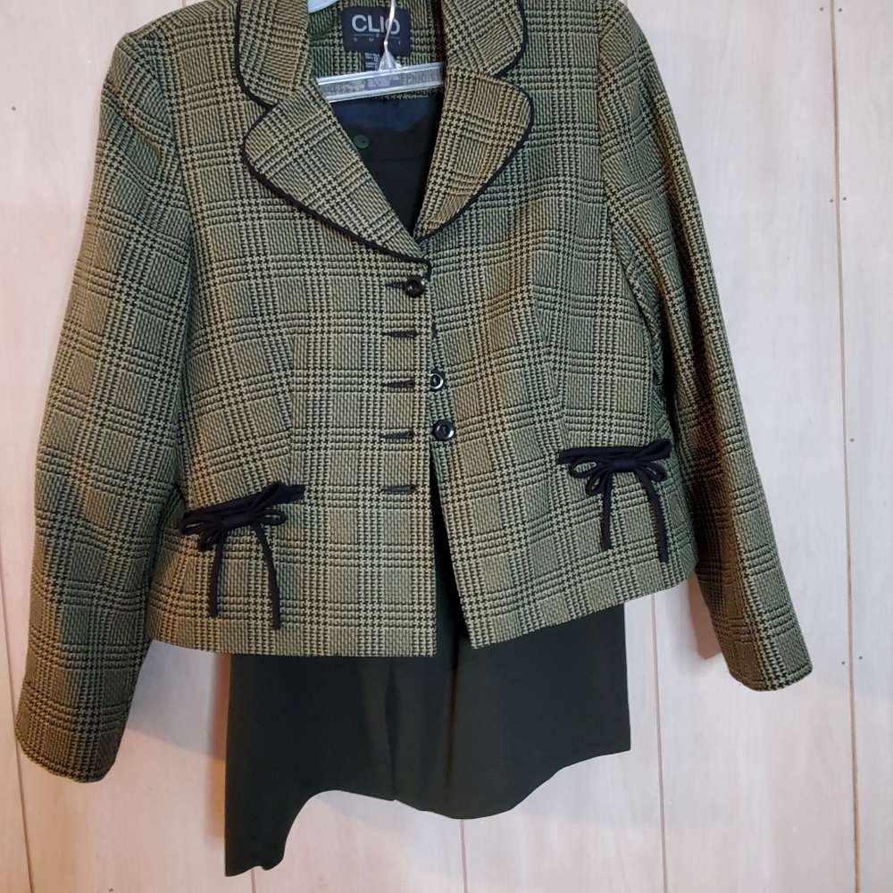 Clio 2 Suit Blazer and Skirt Green and Black Color Size 10